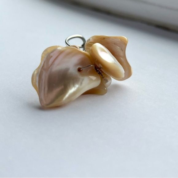 Shell ring expandable to fit most toes or fingers - Picture 3 of 8